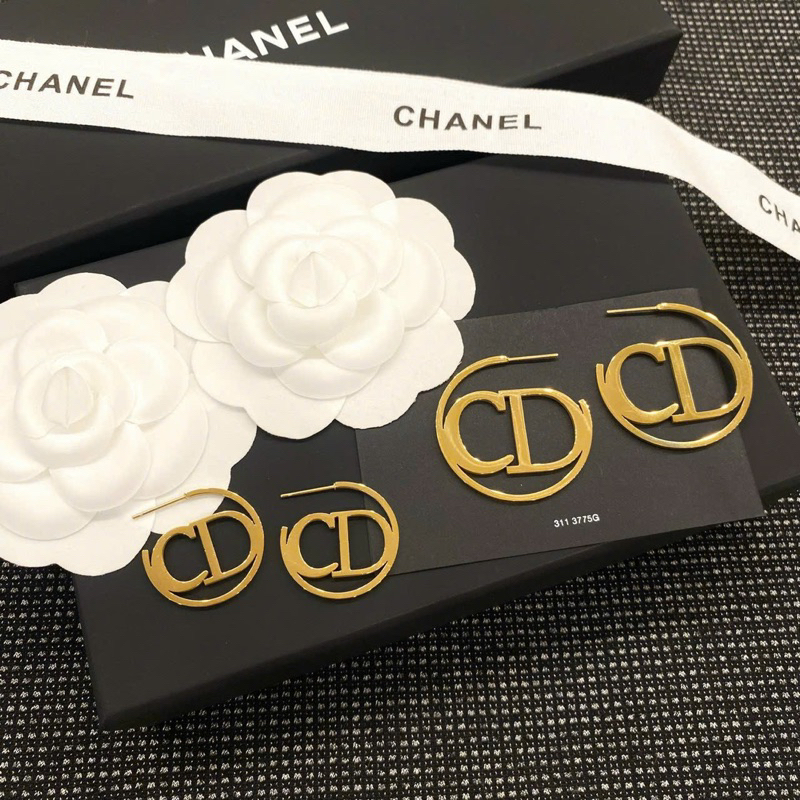 Bông tai titan cao cấp bền màu vĩnh viễn của Bà trùm phụ kiện