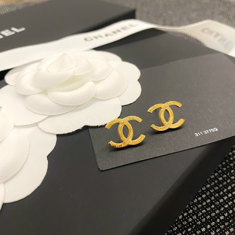 Bông tai titan cao cấp bền màu vĩnh viễn của Bà trùm phụ kiện