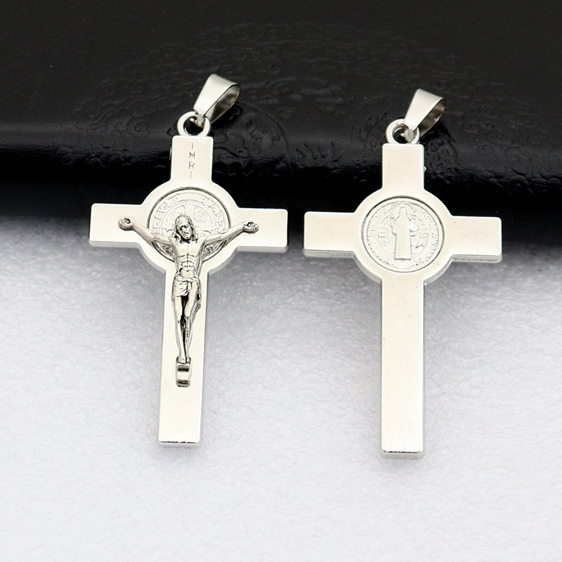 Mặt dây chuyền Thánh Giá có hình mề đay thánh Biển Đức trừ quỷ