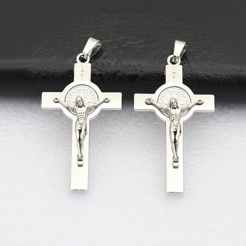 Mặt dây chuyền Thánh Giá có hình mề đay thánh Biển Đức trừ quỷ