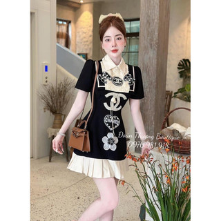Đầm dáng chữ A cổ bẻ chân xếp ly đính tag hoa ngọc Datasco