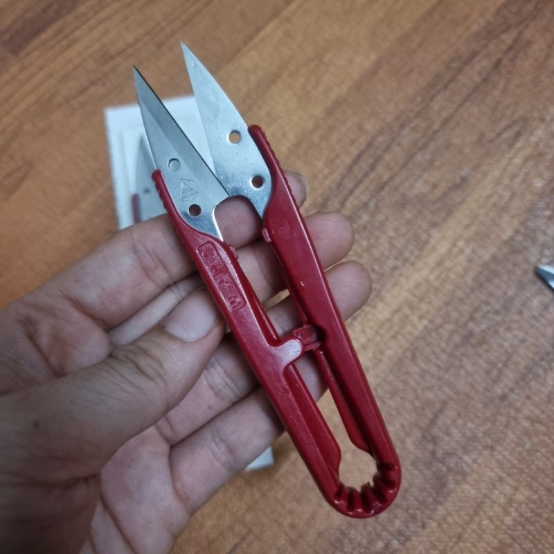 kéo bấm chỉ pin