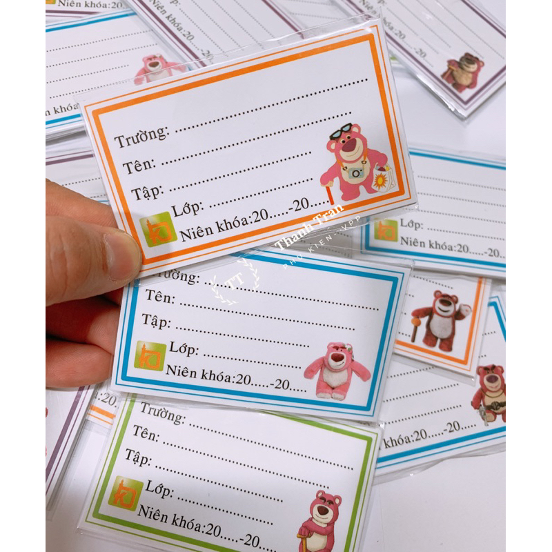 Combo 50 cái nhãn vở gấu dâu có keo dán