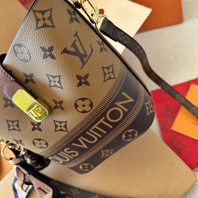 Túi Xách Nữ, Túi Ron Eo Vi Hoạ Tiết Mới Tặng Lèm Gương Và Khă. Super Full Box