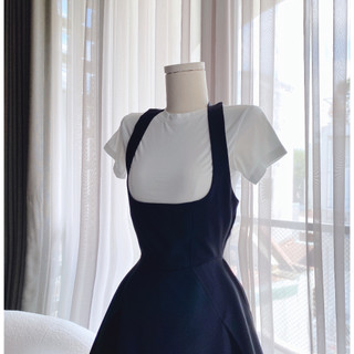 Set Yếm Đen + Áo Pull Trắng Cổ Tròn ( size S)