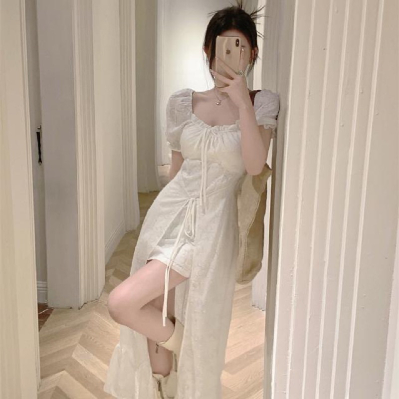 Váy xẻ tà oder không có sẵn