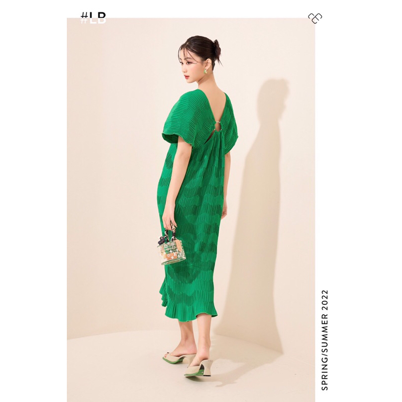 Đầm tay liền dập ly cut-out hở lưng - Everluxe