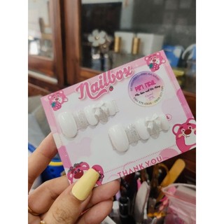 Nailbox trắng nhũ nơ