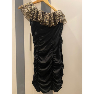 Váy body lệch vai