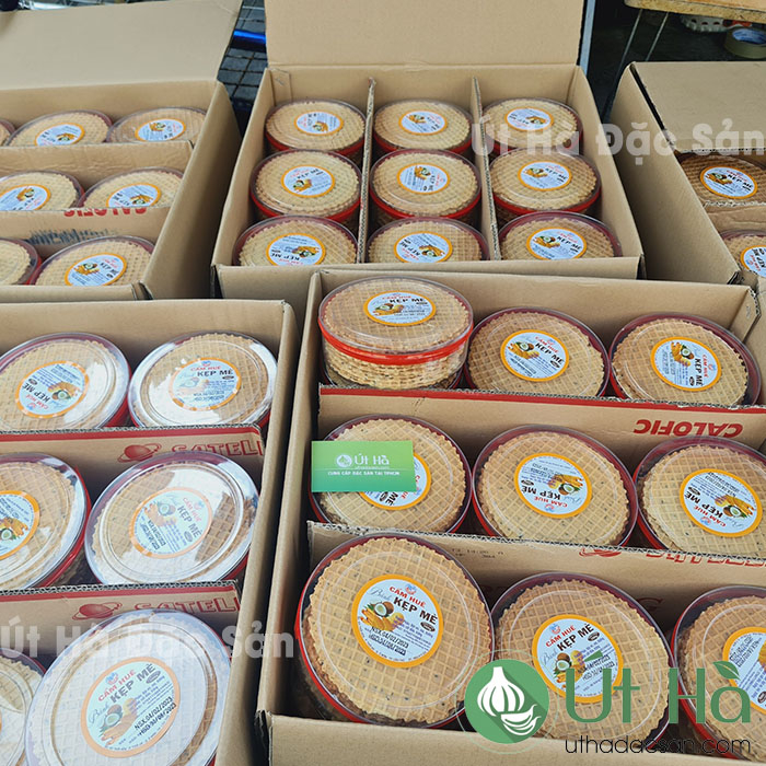 Bánh Kẹp Mè Cẩm Huê Hộp 200gr Bánh Thơm Ngon Giòn Rụm - Út Hà Đặc Sản