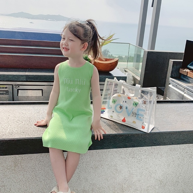 Váy bé dáng dáng suông sát nách thêu chữ cho bé từ 1T đến 8 Tuổi