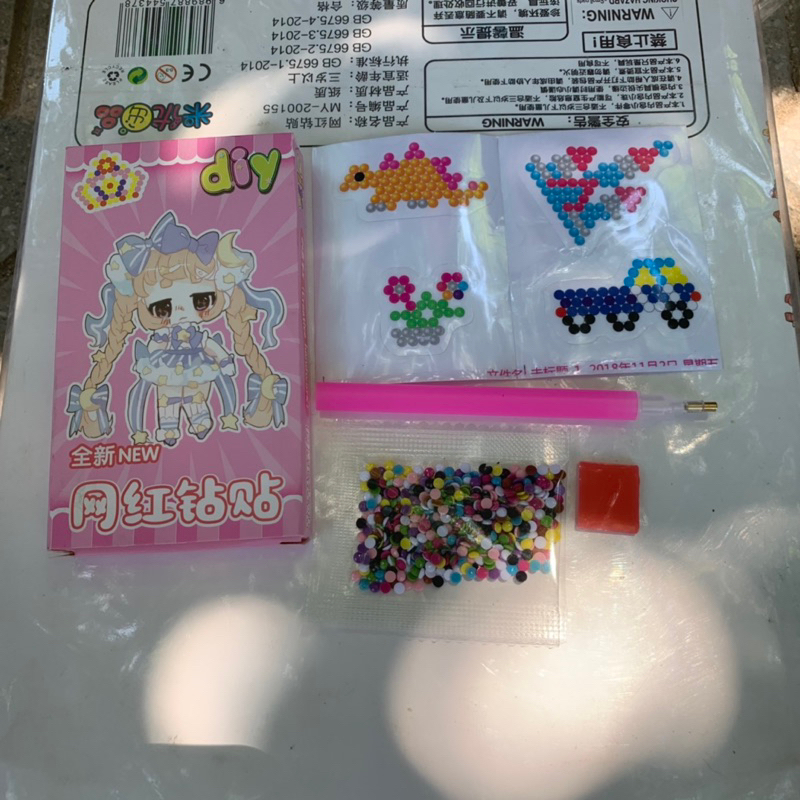 Tranh đính đá mini thoả sức sáng tạo, rèn tính kiên trì cho bé