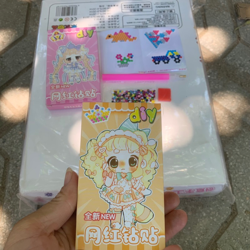 Tranh đính đá mini thoả sức sáng tạo, rèn tính kiên trì cho bé