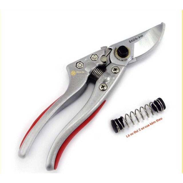 Kéo cắt cành cây mini nhật bản SADA 210 tỉa cành cây trên cao.