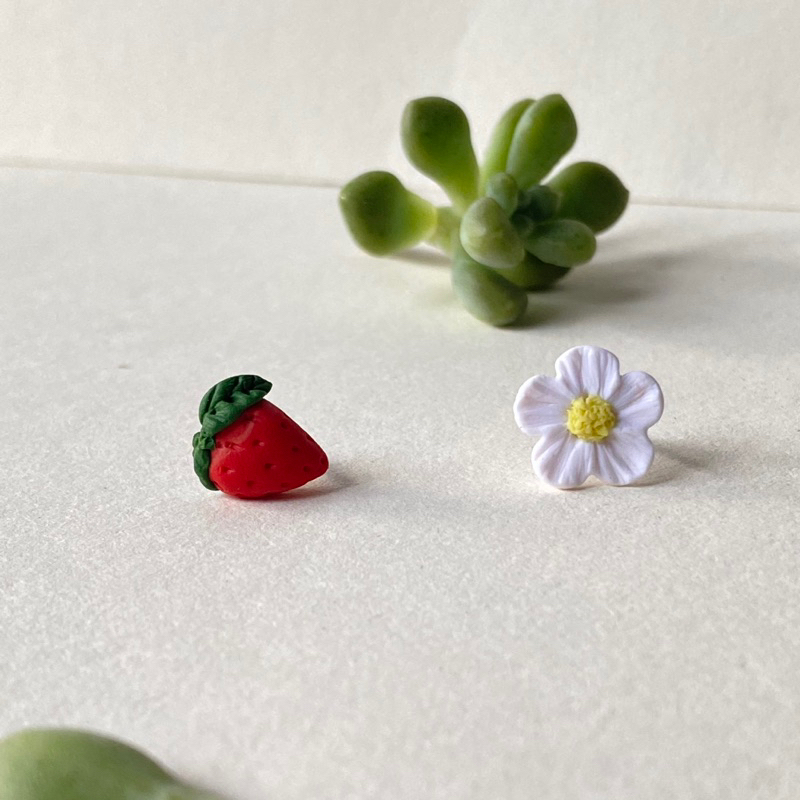 Khuyên tai đất sét | Trang sức kiểu Hàn | Hoa tai Dâu vs hoa