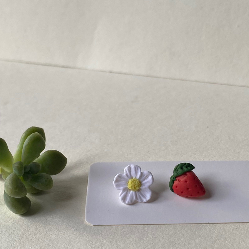 Khuyên tai đất sét | Trang sức kiểu Hàn | Hoa tai Dâu vs hoa