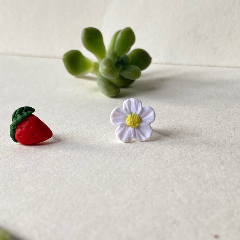 Khuyên tai đất sét | Trang sức kiểu Hàn | Hoa tai Dâu vs hoa