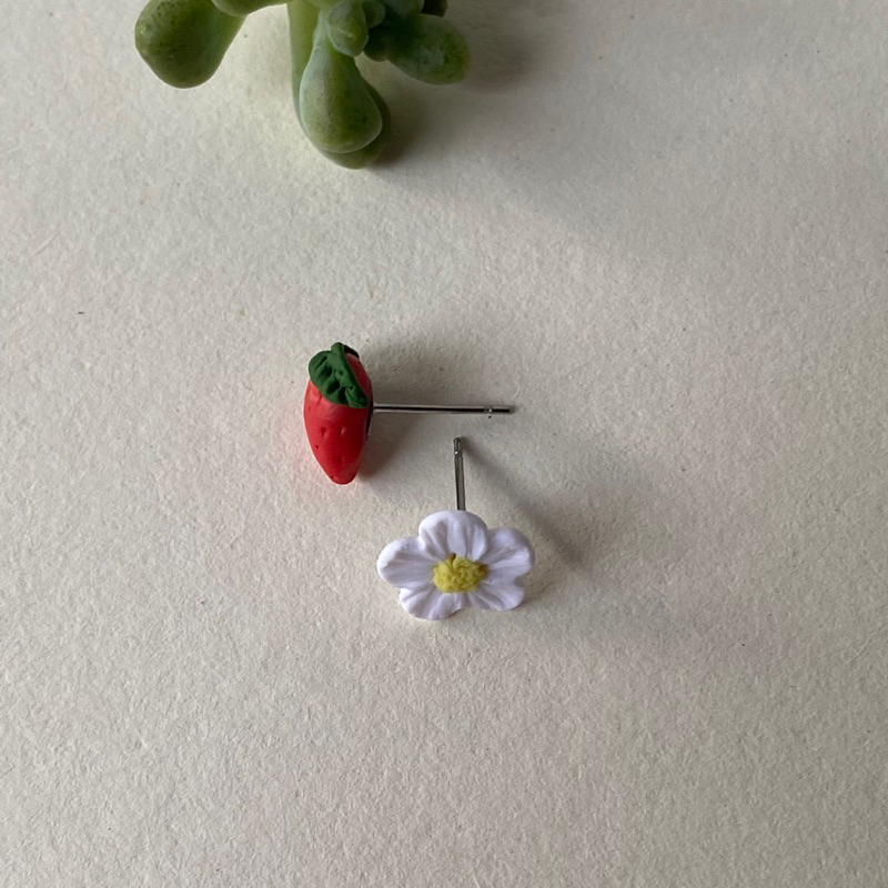 Khuyên tai đất sét | Trang sức kiểu Hàn | Hoa tai Dâu vs hoa