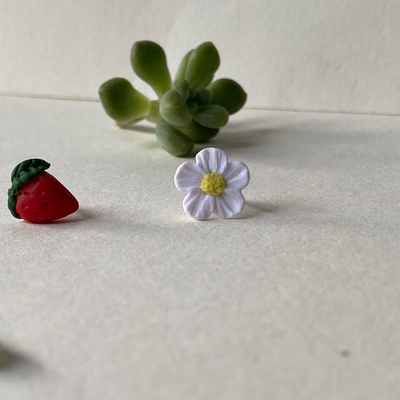 Khuyên tai đất sét | Trang sức kiểu Hàn | Hoa tai Dâu vs hoa