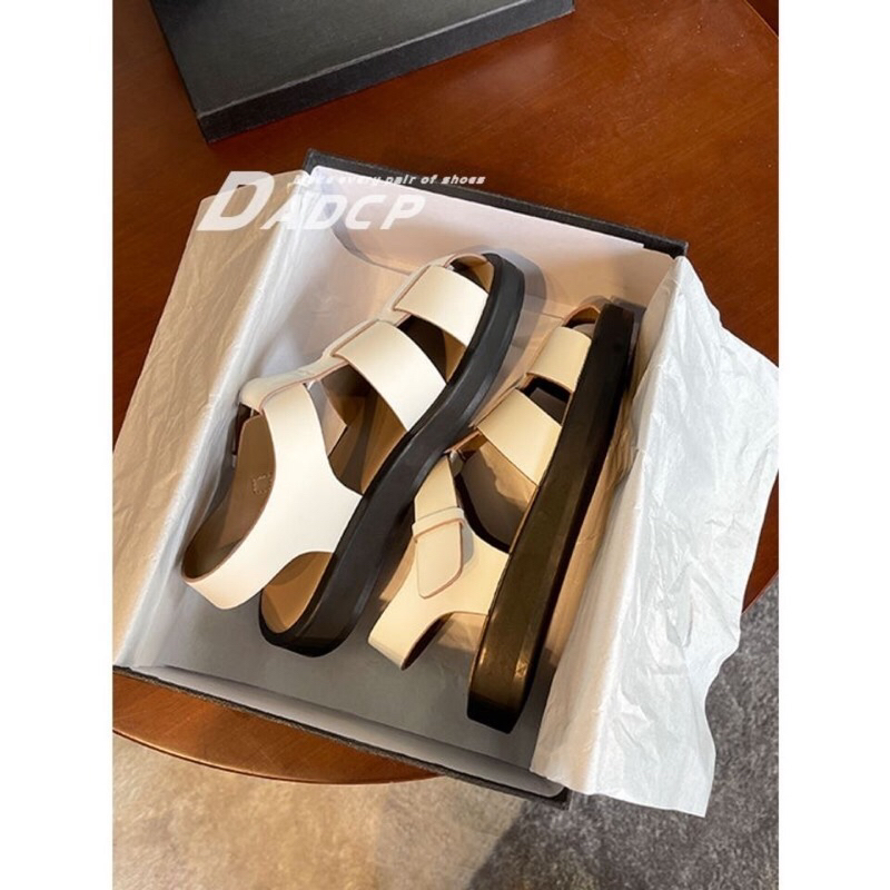 Giày sandal  đế bằng phong cách hàn quốc  hàng loại 1  .