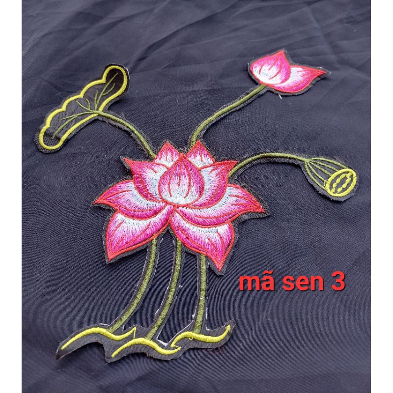 Hoa sen thêu nhiều màu xinh