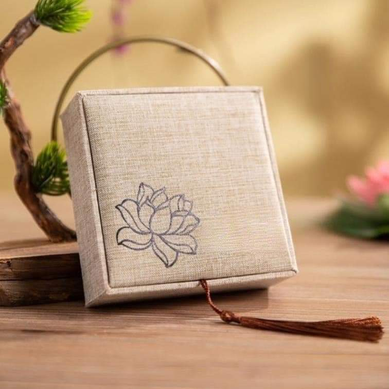 Hộp Gấm Đựng Vòng Tay - Trầm Hương