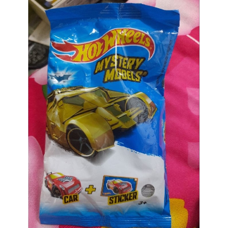 xe Hot Wheels Mystery kèm stick dán