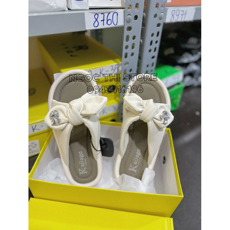 Dép lê nơ mùa hè đi biển