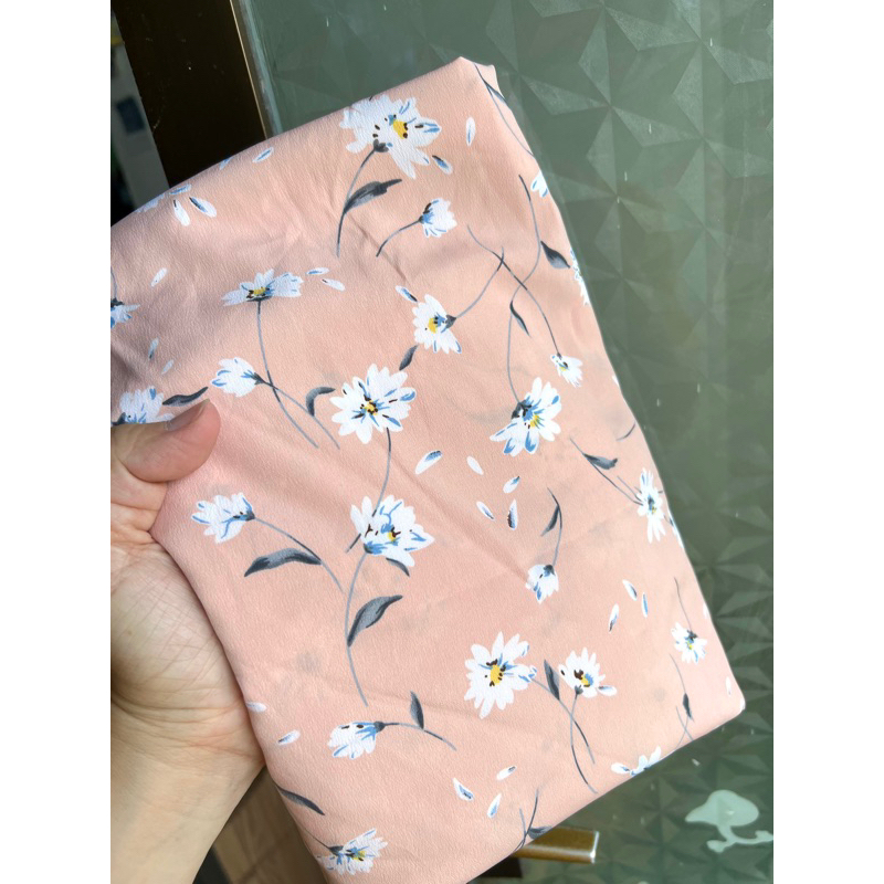 Vải lụa nền xanh/ hồng hoa cúc - Khổ 1,5m