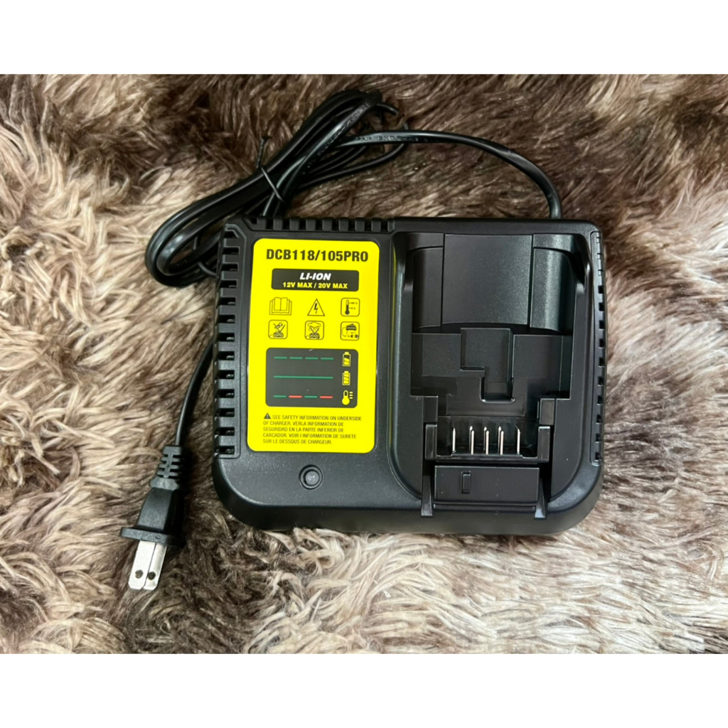 Sạc Dewalt DCB118- 3A , điện 220v. BN.