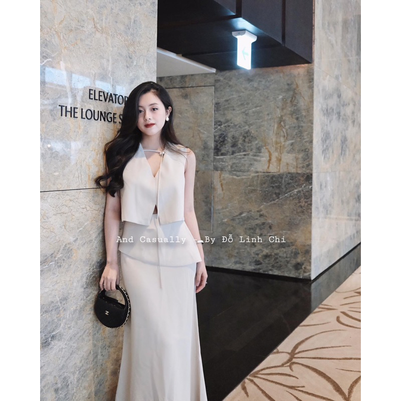 And Casually / Set áo cổ tim + chân váy dài
