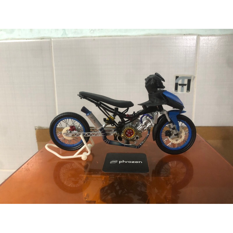 Mô hình Ex 65+4 Style Race & Touring tỉ lệ 1:12 | Scale 1:12