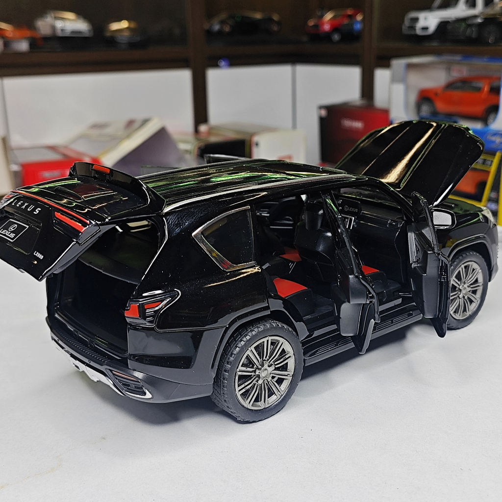 Mô hình xe kim loại cao cấp Lexus LX600 tỉ lệ 1:24 hãng CHIMEI 3 màu