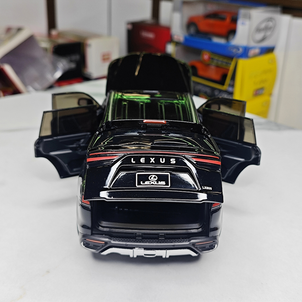 Mô hình xe kim loại cao cấp Lexus LX600 tỉ lệ 1:24 hãng CHIMEI 3 màu
