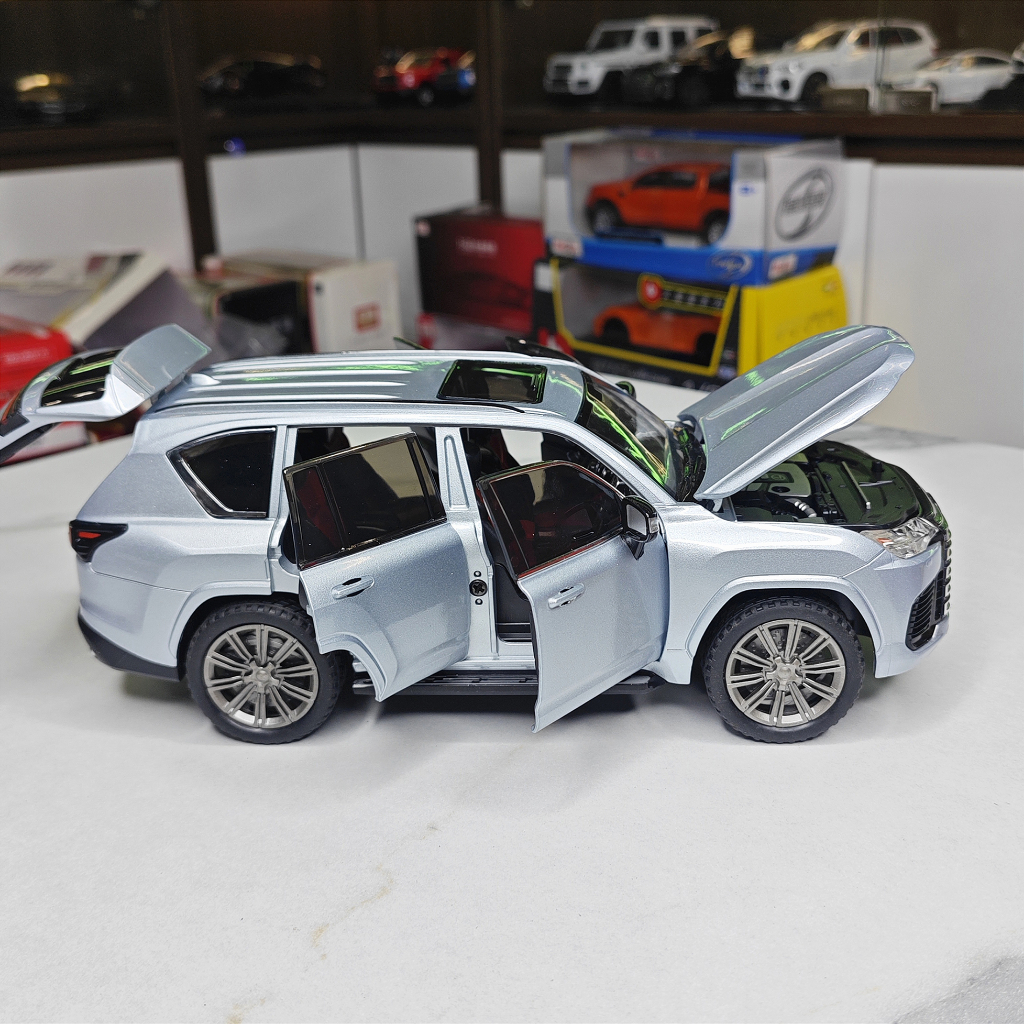 Mô hình xe kim loại cao cấp Lexus LX600 tỉ lệ 1:24 hãng CHIMEI 3 màu