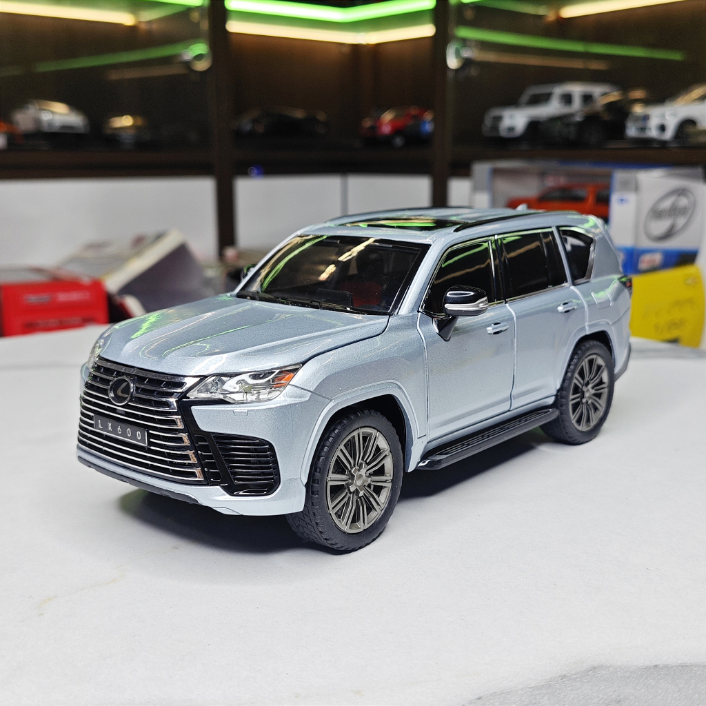 Mô hình xe kim loại cao cấp Lexus LX600 tỉ lệ 1:24 hãng CHIMEI 3 màu