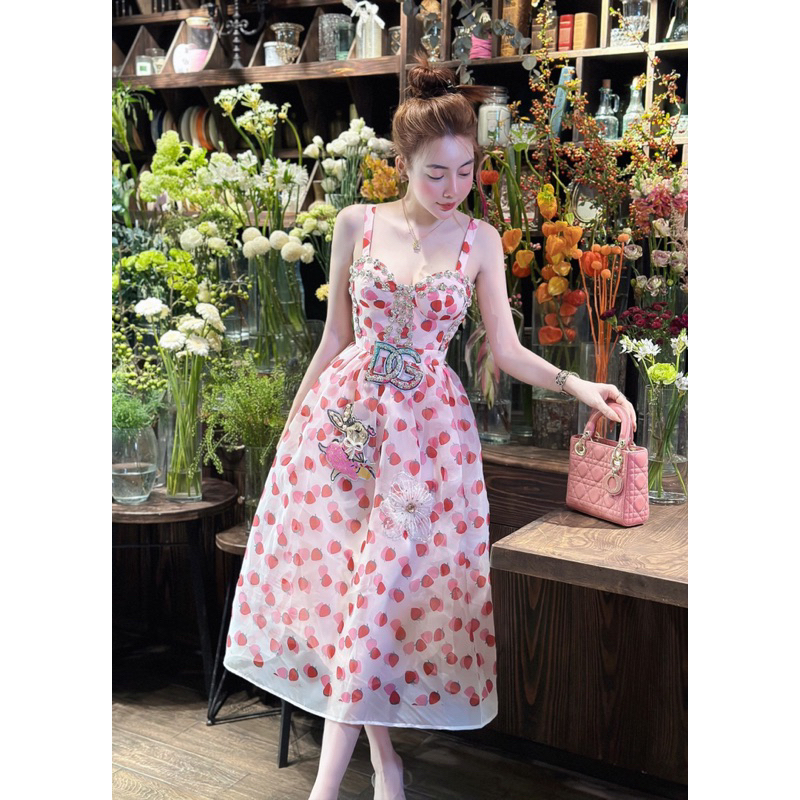 Váy xoè 2 dây dâu tây cúp ngực đính đá DG