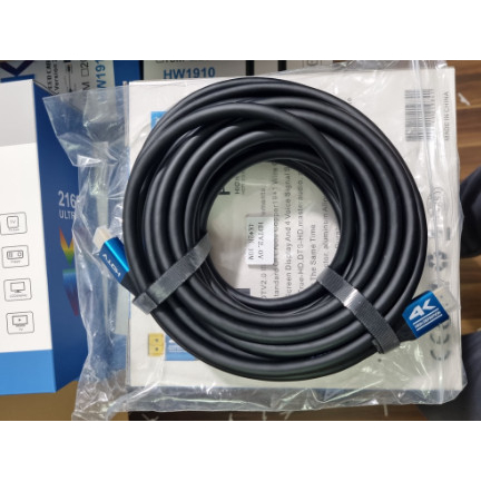 Dây HDMI 20m HDTV 4K kết nối máy chiếu. Dây màu đen tròn, cho tín hiệu chính xác và sắc nét.
