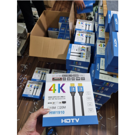 Dây HDMI 20m HDTV 4K kết nối máy chiếu. Dây màu đen tròn, cho tín hiệu chính xác và sắc nét.