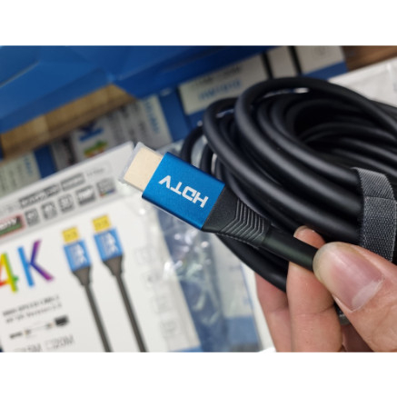 Dây HDMI 20m HDTV 4K kết nối máy chiếu. Dây màu đen tròn, cho tín hiệu chính xác và sắc nét.