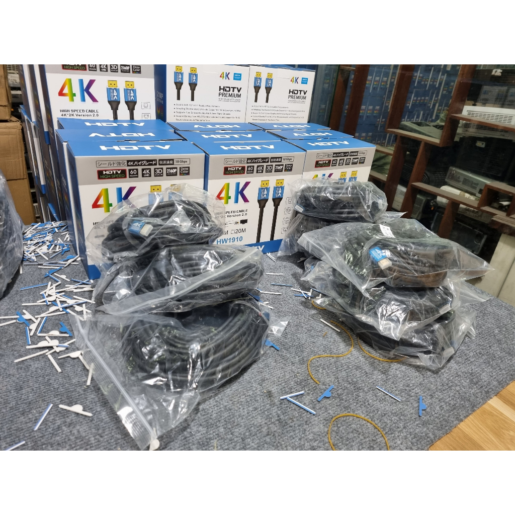 Dây HDMI 20m HDTV 4K kết nối máy chiếu. Dây màu đen tròn, cho tín hiệu chính xác và sắc nét.