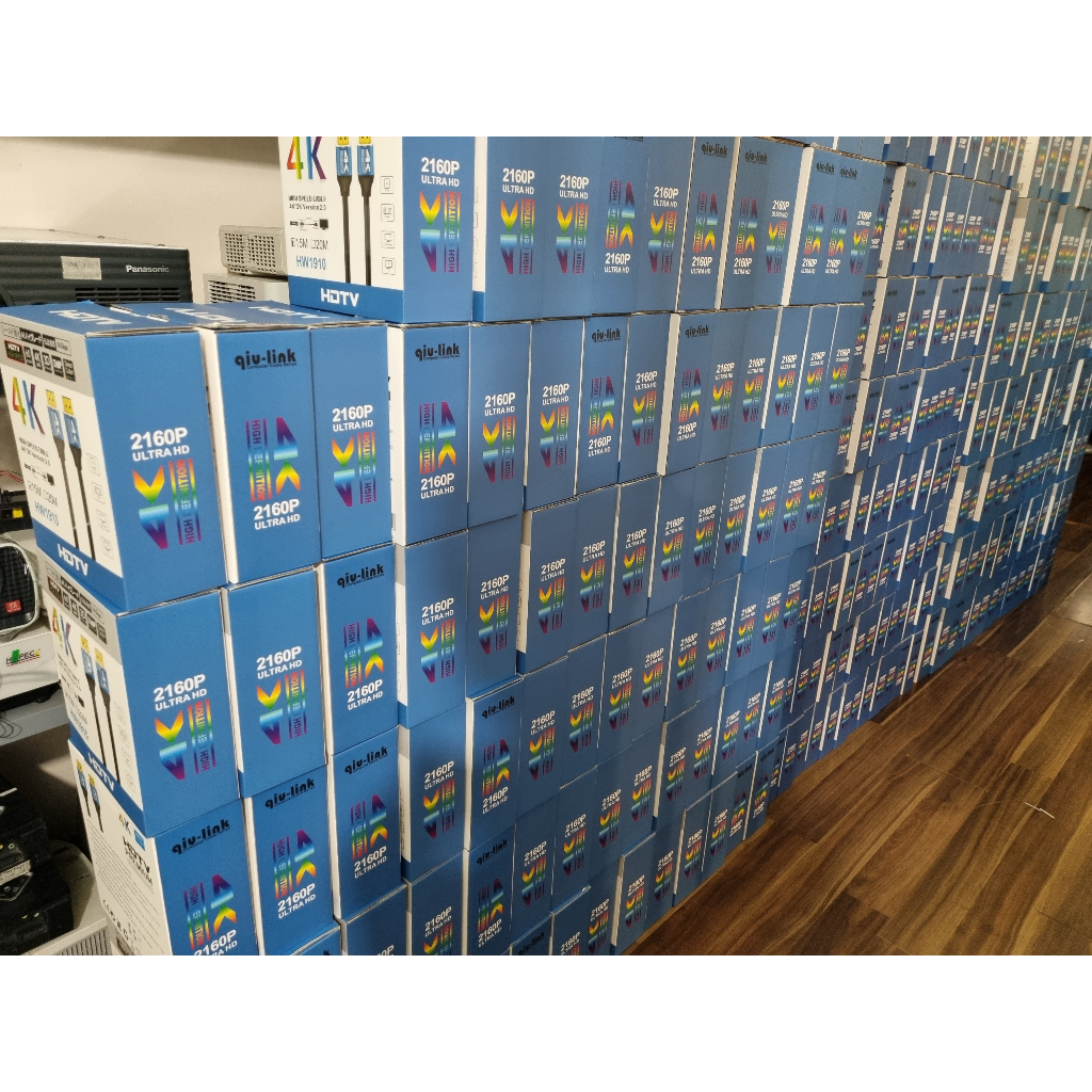 Dây HDMI 20m HDTV 4K kết nối máy chiếu. Dây màu đen tròn, cho tín hiệu chính xác và sắc nét.