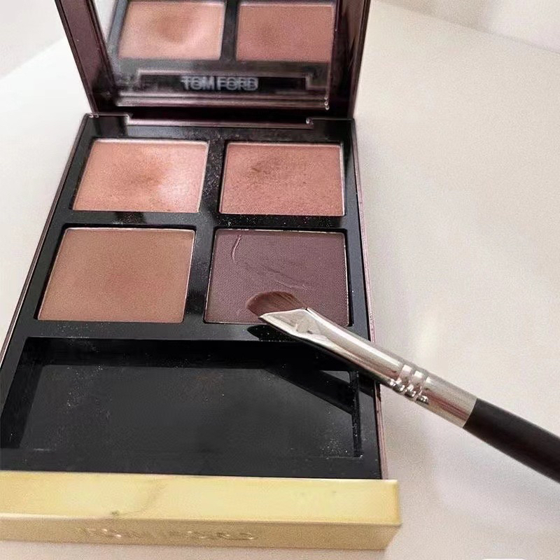 Cọ xéo đầu lưỡi liềm kẻ mắt eyeliner kẻ bọng mắt