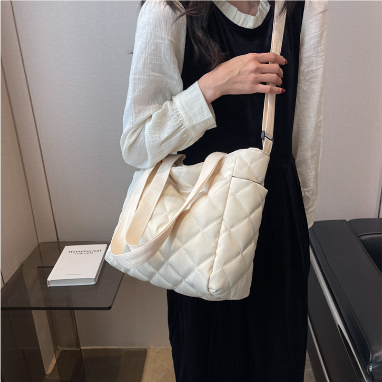 Túi đeo chéo nữ dáng Tote đeo vai chần phao cỡ lớn chống thấm nước nhiều màu trơn basic phong cách tối giản thời trang
