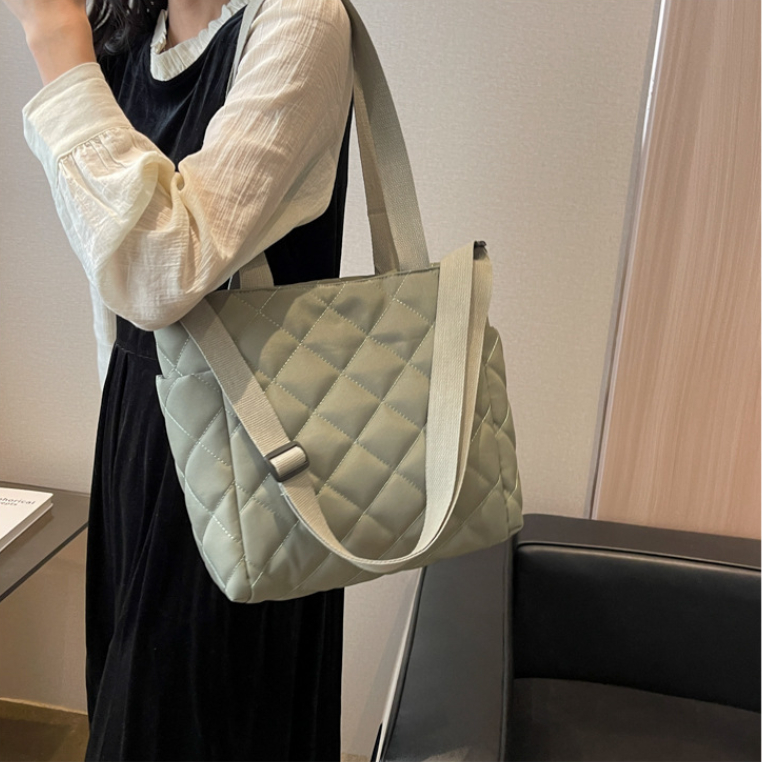 Túi đeo chéo nữ dáng Tote đeo vai chần phao cỡ lớn chống thấm nước nhiều màu trơn basic phong cách tối giản thời trang