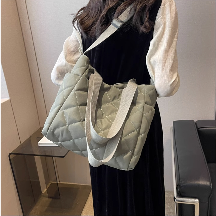 Túi đeo chéo nữ dáng Tote đeo vai chần phao cỡ lớn chống thấm nước nhiều màu trơn basic phong cách tối giản thời trang