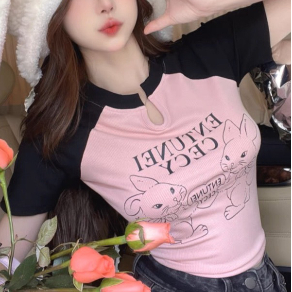 Áo thun raplan kiểu croptop in hình HAI CHÚ THỎ YÊU NHAU GB tay ngắn cổ tròn V giọt nước nữ - Thiên Yết