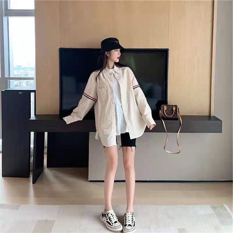 Áo sơ mi thom cúc bấm vải lụa dáng khoác hiện đại | BigBuy360 - bigbuy360.vn