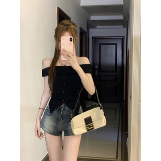 Áo trễ vai đính khuy cho nữ