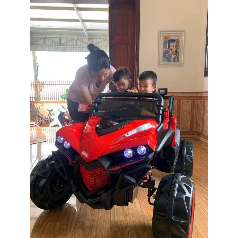 Siêu xe Ô tô điện trẻ em siêu địa hình XJL 588 đồ chơi vận động cho bé 2 ghế 4 động cơ